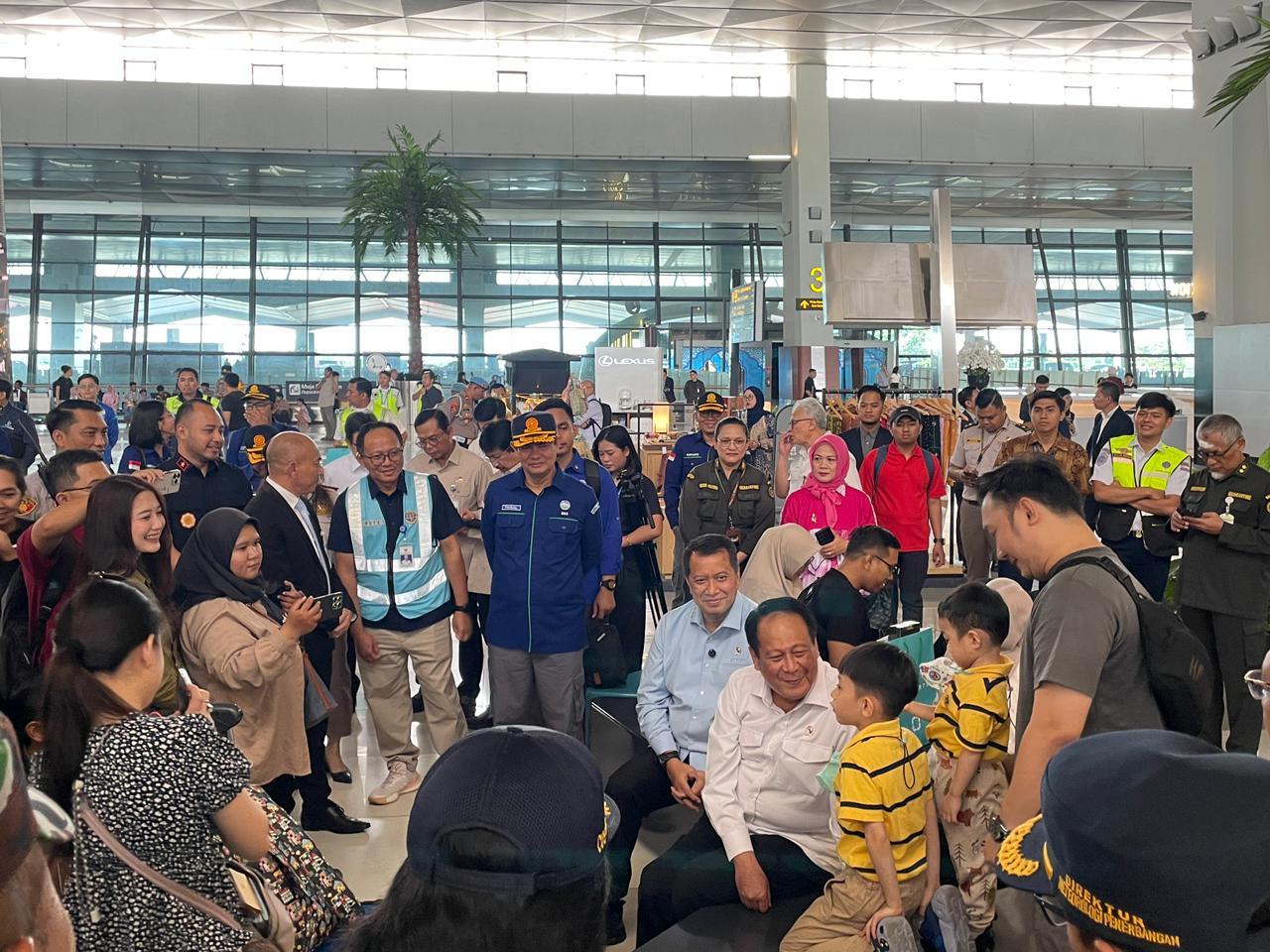 Sinergi Jelang Mudik, WamenPANRB, Wakil Menhub, dan KA BMKG Tinjau Kesiapan Layanan di Terminal 3 Soetta