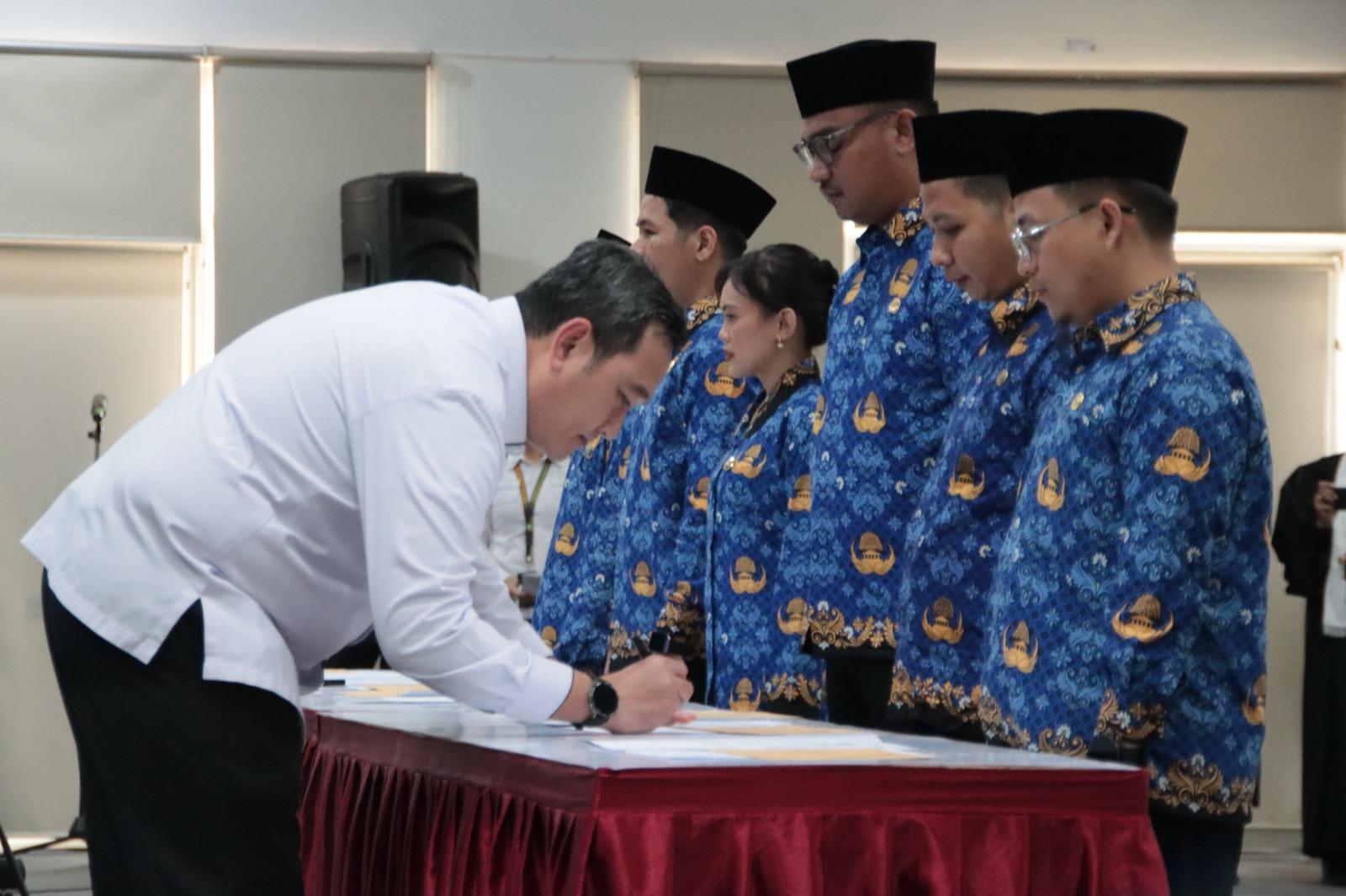 Resmi Dilantik, Dua Pegawai Karantina Jakarta Siap Kawal Mutu Komoditas Pertanian